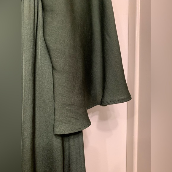 π¦πΏ Flutter into Fashion! Halston Heritage Green Blouse - Size L πΏπ¦ - Picture 6 of 15